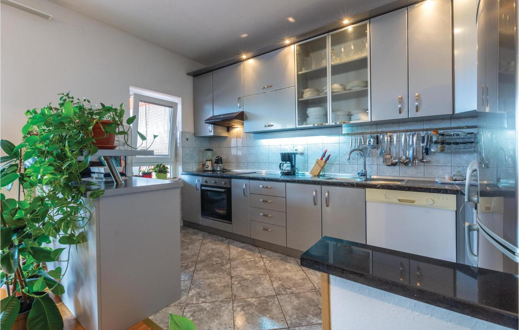 Nice Apartment In Plano With Kitchen Eksteriør billede
